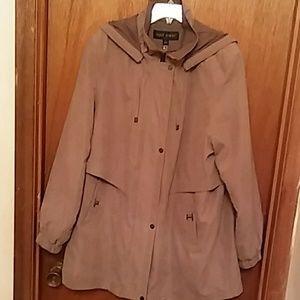 All-weather hooded jacket w/removable lining